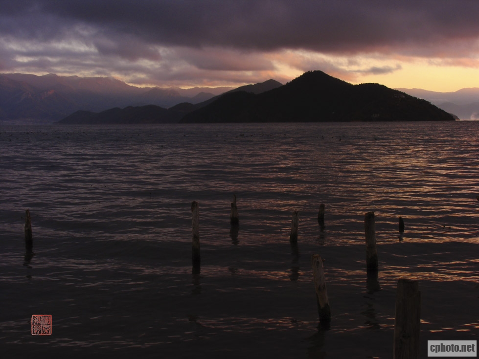 泸沽湖晨曦.jpg