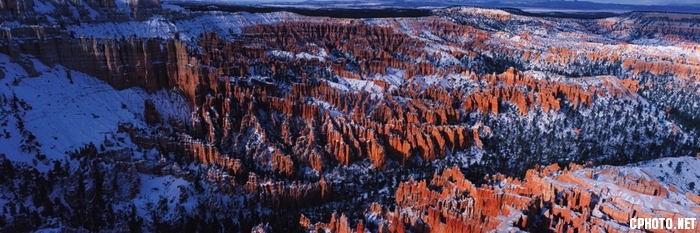 世界自然遗产美国-犹他州-布莱斯峡谷国家公园从布莱斯峡谷高原上望去，千千万万根石柱.jpg