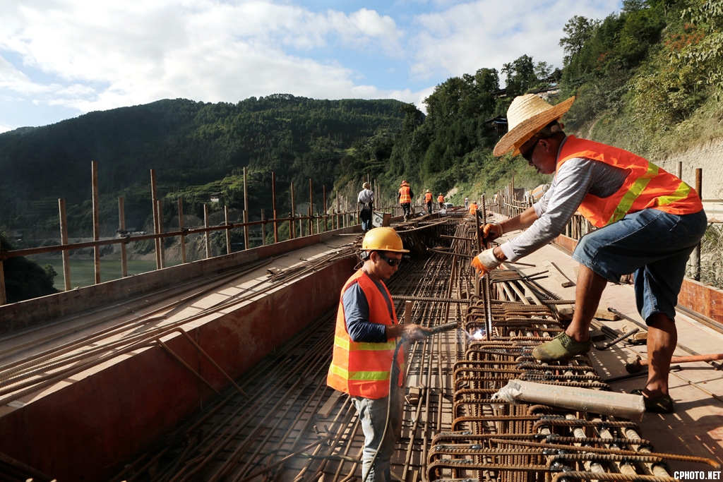 剑河至柳川公路建设（南脚大桥）钟传坤摄 (3).JPG