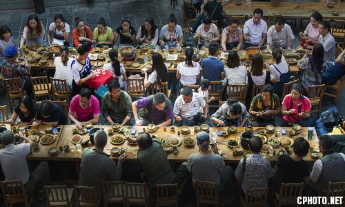 long table feast_С.jpg