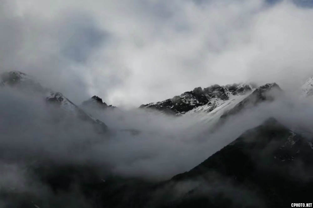 云中雪峰