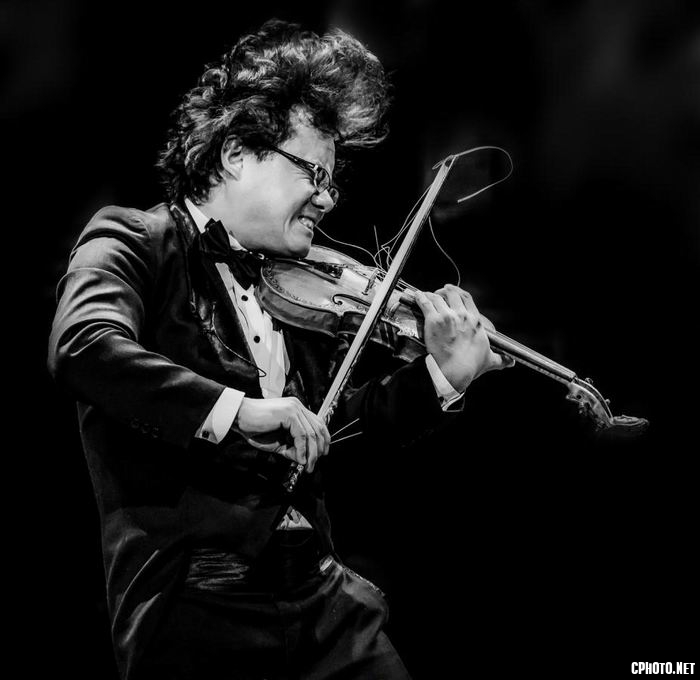 调整大小 A passionate violinist.jpg
