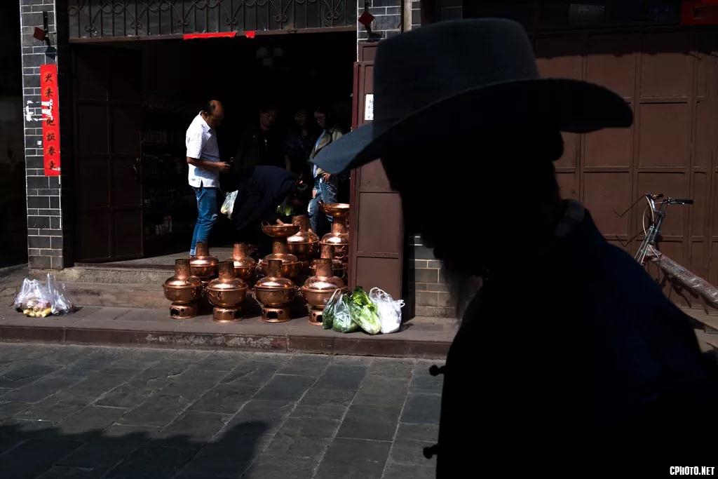 古城铜锅店。会理的铜火锅传承千年，闻名于世，这样商店在会理不计其数。
