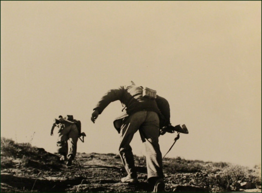 Loyalist Soldiers Running Up HillBattle of Rio SegreAragon Frontnear FragaSpain޲ء1938
