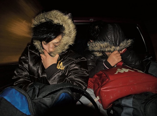 ����White��Red��2��͵��ȥ̩��