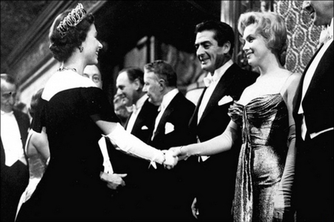 1956꣬¶ӢŮɯ׶