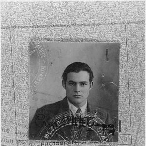 1914年——欧内斯特·海明威俊秀的护照照片