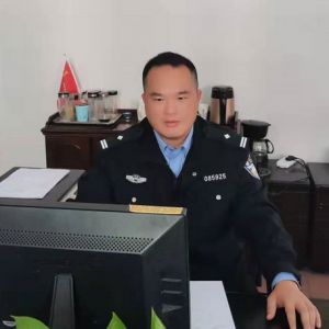 河南淮滨：奋战在一线的治安民警——简彦忠