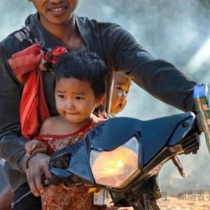 湖南省老摄影家协会老挝人文创作团金银铜奖作品选登