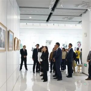 安宁市政协书画院揭牌暨首届书法美术摄影展举行