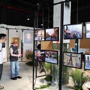 “全新全艺·左邻右摄”摄影展在西安老菜场开幕